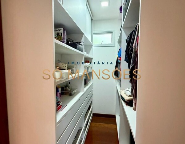 CASA DE 300m ² À VENDA NO CONDOMÍNIO VILA ALPINA.