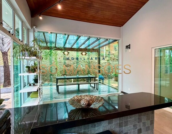 CASA DE 300m ² À VENDA NO CONDOMÍNIO VILA ALPINA.