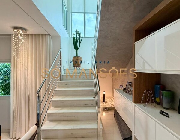 CASA DE 300m ² À VENDA NO CONDOMÍNIO VILA ALPINA.