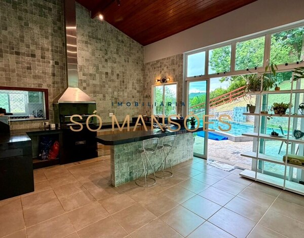 CASA DE 300m ² À VENDA NO CONDOMÍNIO VILA ALPINA.