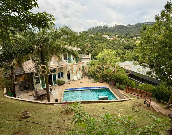 CASA DE 300m ² À VENDA NO CONDOMÍNIO VILA ALPINA.