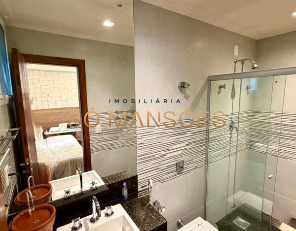 CASA DE 300m ² À VENDA NO CONDOMÍNIO VILA ALPINA.