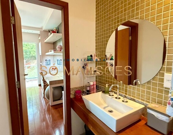 CASA DE 300m ² À VENDA NO CONDOMÍNIO VILA ALPINA.