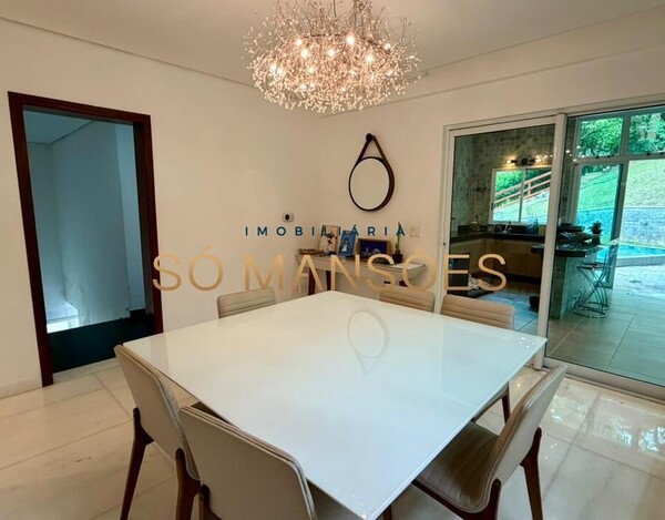 CASA DE 300m ² À VENDA NO CONDOMÍNIO VILA ALPINA.