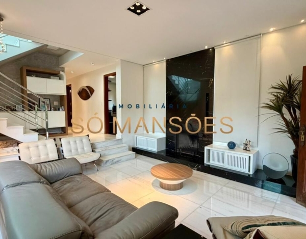 Casa de Alto Padrão de 300 m² à Venda com 2 Suítes e Piscina Aquecida no Vila Alpina, Nova Lima - MG