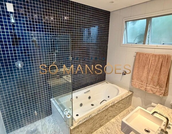 CASA DE 300m ² À VENDA NO CONDOMÍNIO VILA ALPINA.