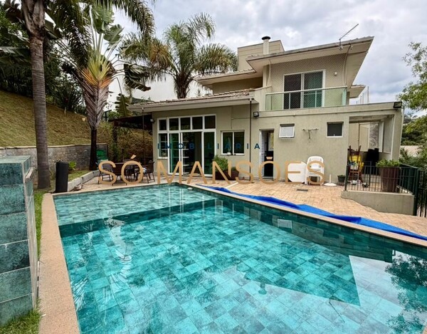 CASA DE 300m ² À VENDA NO CONDOMÍNIO VILA ALPINA.