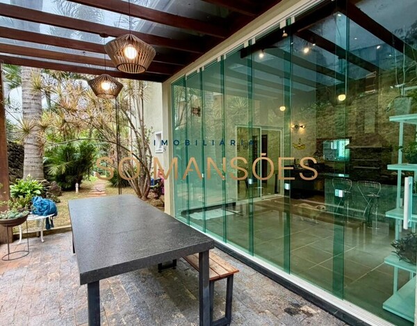 CASA DE 300m ² À VENDA NO CONDOMÍNIO VILA ALPINA.