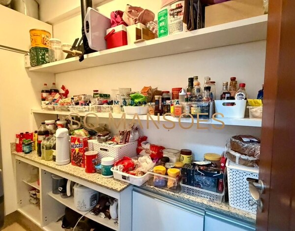 CASA DE 300m ² À VENDA NO CONDOMÍNIO VILA ALPINA.