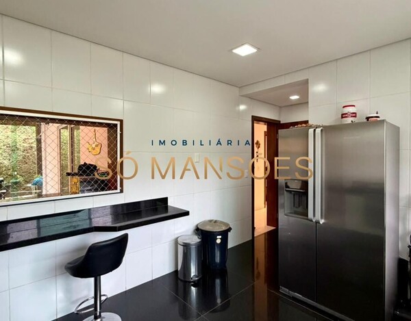 CASA DE 300m ² À VENDA NO CONDOMÍNIO VILA ALPINA.