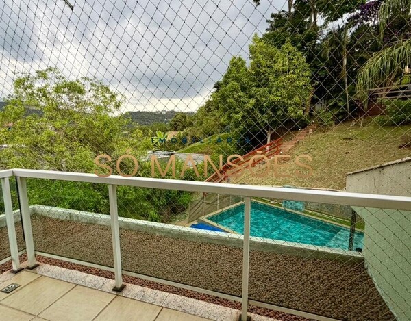 CASA DE 300m ² À VENDA NO CONDOMÍNIO VILA ALPINA.