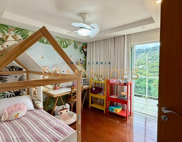 CASA DE 300m ² À VENDA NO CONDOMÍNIO VILA ALPINA.