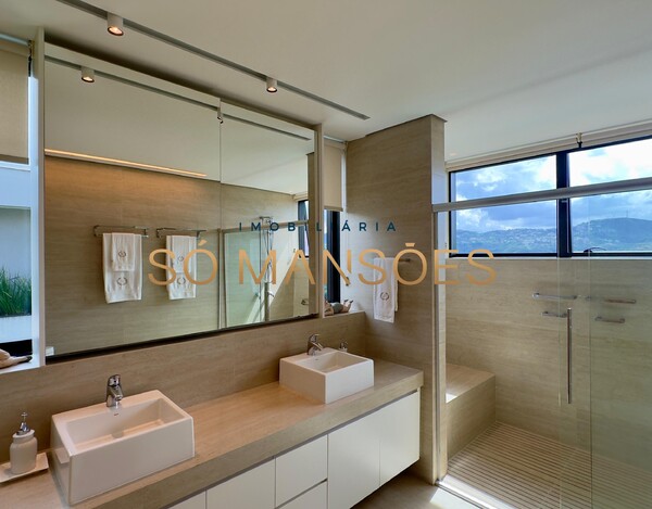 COBERTURA IMPECÁVEL À VENDA NO VALE DOS CRISTAIS – 445 M² E VISTA DESLUMBRANTE.