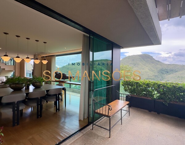 COBERTURA IMPECÁVEL À VENDA NO VALE DOS CRISTAIS – 445 M² E VISTA DESLUMBRANTE.