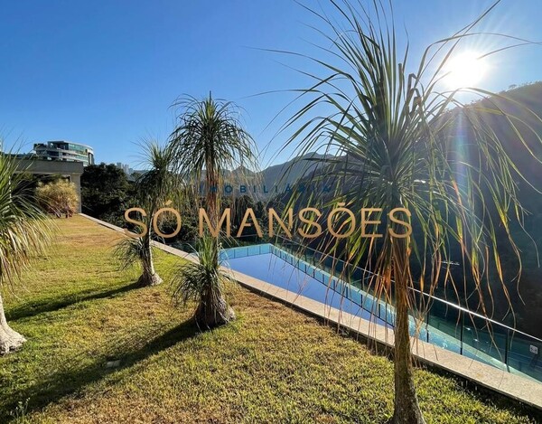 COBERTURA IMPECÁVEL À VENDA NO VALE DOS CRISTAIS – 445 M² E VISTA DESLUMBRANTE.