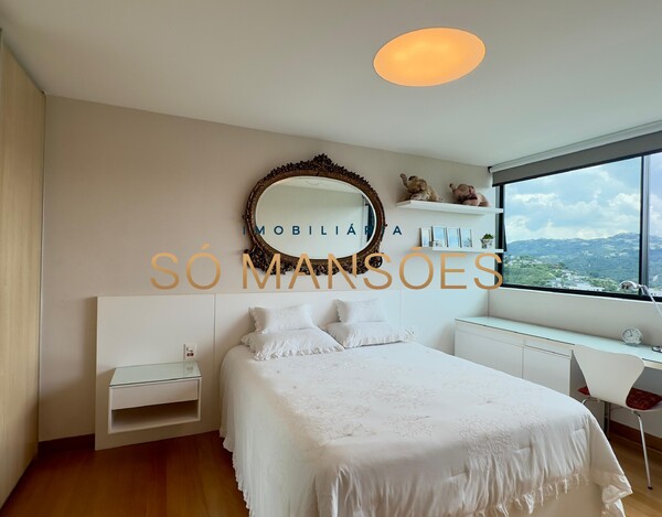 COBERTURA IMPECÁVEL À VENDA NO VALE DOS CRISTAIS – 445 M² E VISTA DESLUMBRANTE.