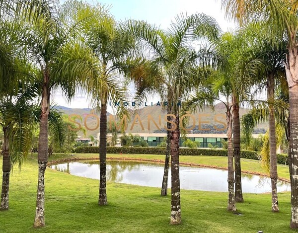 COBERTURA IMPECÁVEL À VENDA NO VALE DOS CRISTAIS – 445 M² E VISTA DESLUMBRANTE.