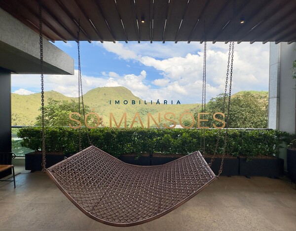 COBERTURA IMPECÁVEL À VENDA NO VALE DOS CRISTAIS – 445 M² E VISTA DESLUMBRANTE.