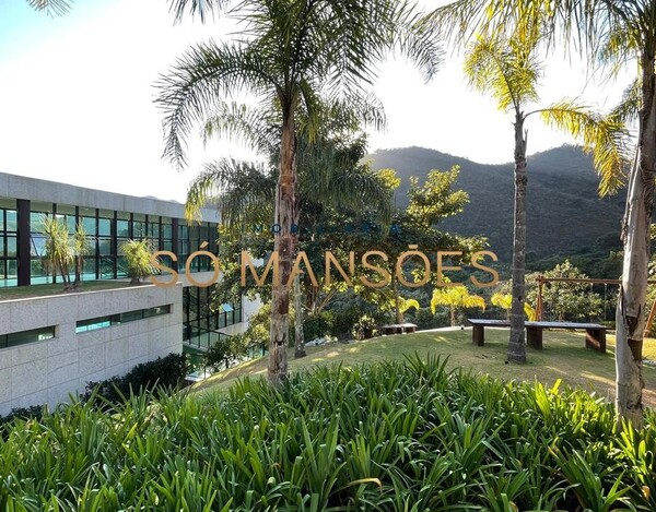 COBERTURA IMPECÁVEL À VENDA NO VALE DOS CRISTAIS – 445 M² E VISTA DESLUMBRANTE.