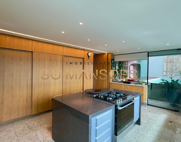 COBERTURA IMPECÁVEL À VENDA NO VALE DOS CRISTAIS – 445 M² E VISTA DESLUMBRANTE.