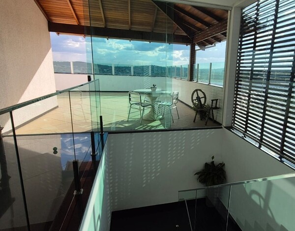 CASA DE 730 M² À VENDA NO CONDOMÍNIO VALE DO OURO – VISTA 360° DEFINITIVA EM RIBEIRÃO DAS NEVES.