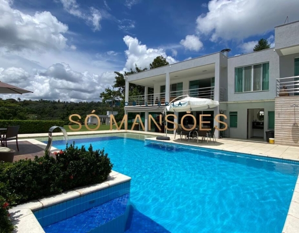 Casa Espaçosa de 329 m² à Venda com 6 Suítes e Espaço Gourmet no Vale do Ipê Amarelo, Esmeraldas - MG