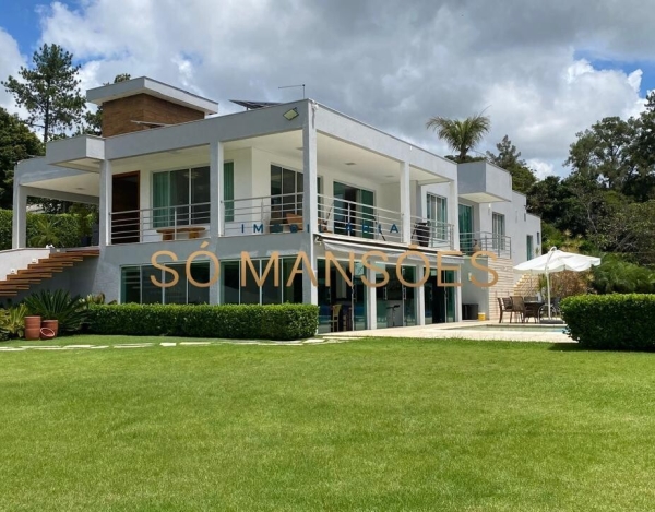 Casa Espaçosa de 329 m² à Venda com 6 Suítes e Espaço Gourmet no Vale do Ipê Amarelo, Esmeraldas - MG