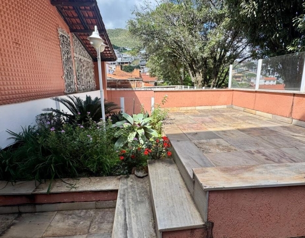 Casa de Alto Padrão de 338 m² à Venda com 1 Suíte e Espaço Gourmet no Comiteco, Belo Horizonte - MG