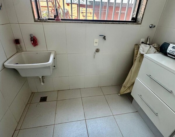 CASA REFORMADA À VENDA NO MANGABEIRAS – 340 M², 4 QUARTOS E ESPAÇO GOURMET COM SPA.