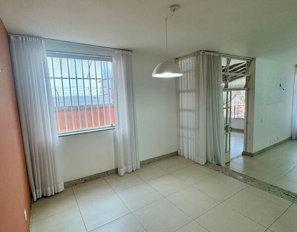 CASA REFORMADA À VENDA NO MANGABEIRAS – 340 M², 4 QUARTOS E ESPAÇO GOURMET COM SPA.