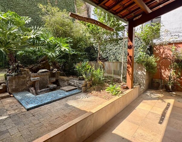 CASA REFORMADA À VENDA NO MANGABEIRAS – 340 M², 4 QUARTOS E ESPAÇO GOURMET COM SPA.