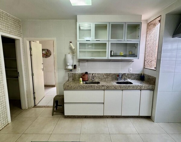 CASA REFORMADA À VENDA NO MANGABEIRAS – 340 M², 4 QUARTOS E ESPAÇO GOURMET COM SPA.