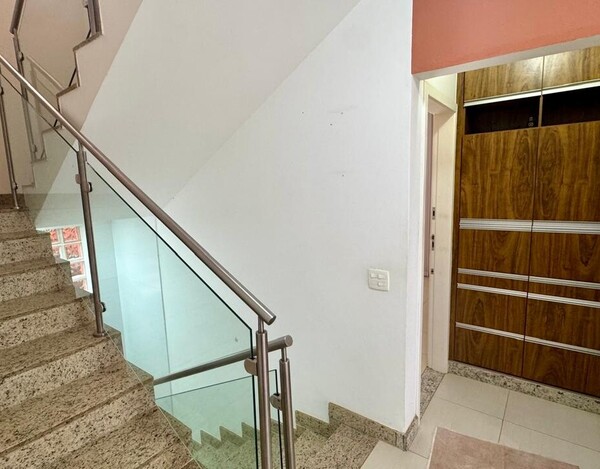 CASA REFORMADA À VENDA NO MANGABEIRAS – 340 M², 4 QUARTOS E ESPAÇO GOURMET COM SPA.