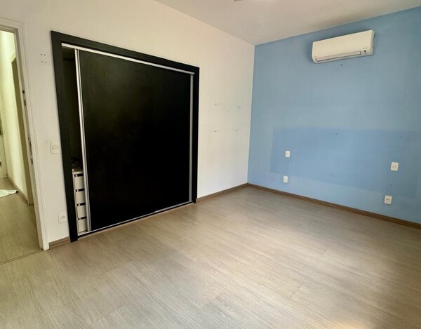 CASA REFORMADA À VENDA NO MANGABEIRAS – 340 M², 4 QUARTOS E ESPAÇO GOURMET COM SPA.