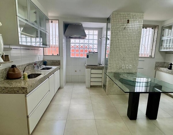 CASA REFORMADA À VENDA NO MANGABEIRAS – 340 M², 4 QUARTOS E ESPAÇO GOURMET COM SPA.
