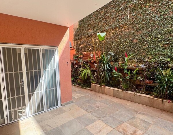 CASA REFORMADA À VENDA NO MANGABEIRAS – 340 M², 4 QUARTOS E ESPAÇO GOURMET COM SPA.