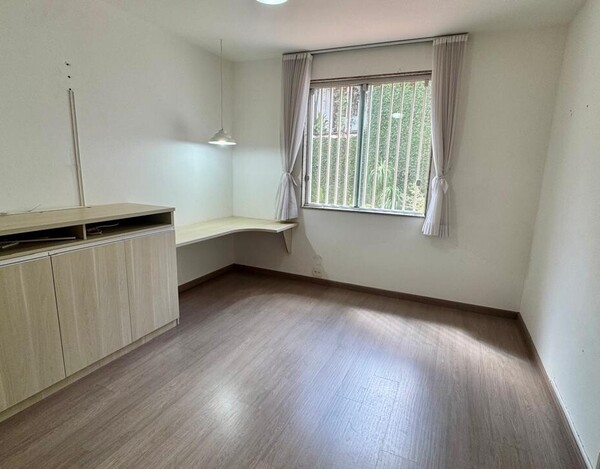 CASA REFORMADA À VENDA NO MANGABEIRAS – 340 M², 4 QUARTOS E ESPAÇO GOURMET COM SPA.