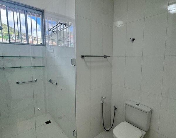 CASA REFORMADA À VENDA NO MANGABEIRAS – 340 M², 4 QUARTOS E ESPAÇO GOURMET COM SPA.