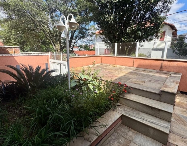Casa de Alto Padrão de 338 m² à Venda com 1 Suíte e Espaço Gourmet no Comiteco, Belo Horizonte - MG