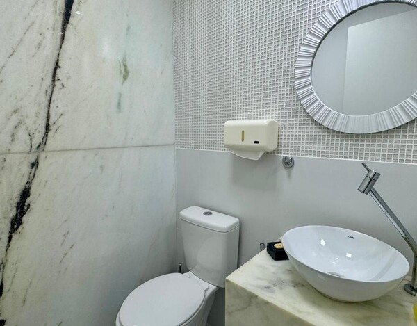 CASA REFORMADA À VENDA NO MANGABEIRAS – 340 M², 4 QUARTOS E ESPAÇO GOURMET COM SPA.