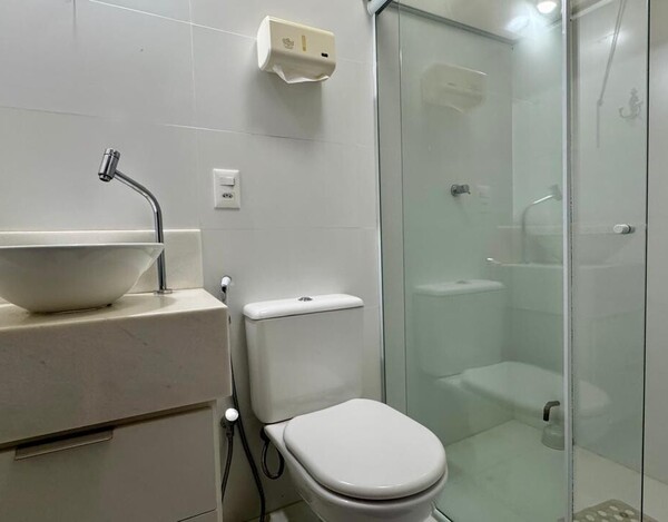 CASA REFORMADA À VENDA NO MANGABEIRAS – 340 M², 4 QUARTOS E ESPAÇO GOURMET COM SPA.