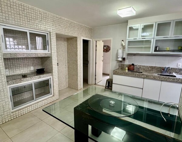 CASA REFORMADA À VENDA NO MANGABEIRAS – 340 M², 4 QUARTOS E ESPAÇO GOURMET COM SPA.