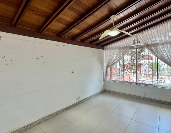 CASA REFORMADA À VENDA NO MANGABEIRAS – 340 M², 4 QUARTOS E ESPAÇO GOURMET COM SPA.