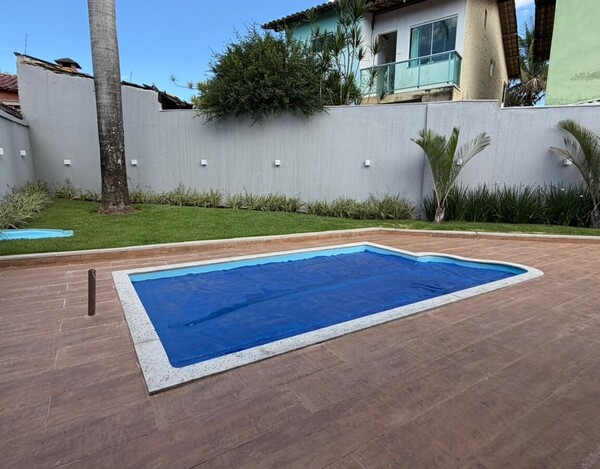 CASA À VENDA NO BAIRRO TREVO – 3 SUÍTES, ENERGIA SOLAR E ÁREA DE LAZER COMPLETA.