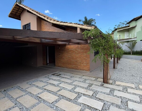 CASA À VENDA NO BAIRRO TREVO – 3 SUÍTES, ENERGIA SOLAR E ÁREA DE LAZER COMPLETA.