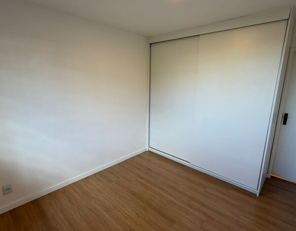 CASA À VENDA NO BAIRRO TREVO – 3 SUÍTES, ENERGIA SOLAR E ÁREA DE LAZER COMPLETA.