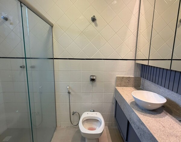 CASA À VENDA NO BAIRRO TREVO – 3 SUÍTES, ENERGIA SOLAR E ÁREA DE LAZER COMPLETA.