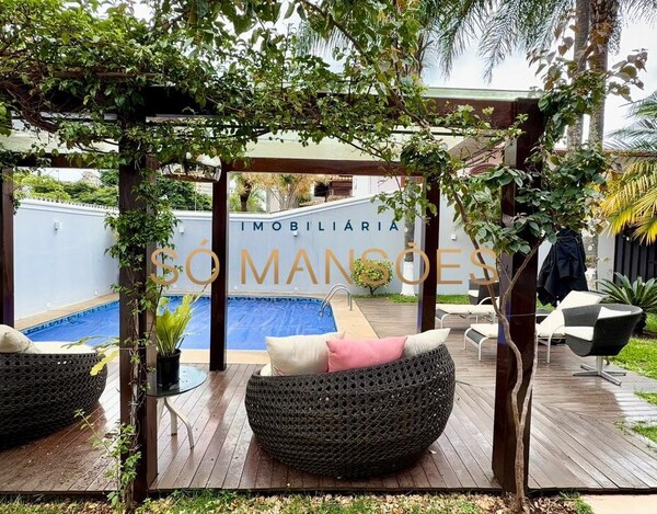 CASA DE 331m² MOBILIADA À VENDA NO BELVEDERE.