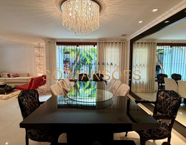 CASA DE 331m² MOBILIADA À VENDA NO BELVEDERE.