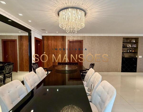 CASA DE 331m² MOBILIADA À VENDA NO BELVEDERE.